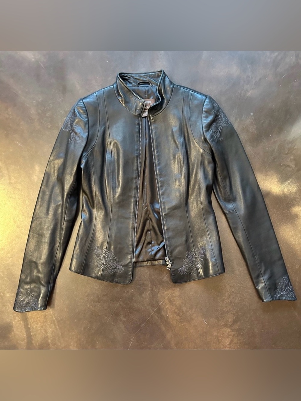 Danier- xxs embroidered Italian 100% leather jacket